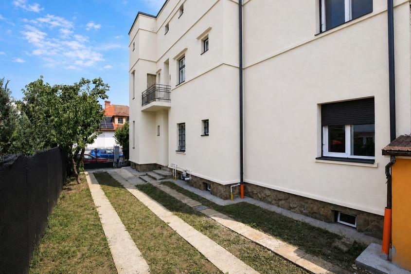 Casă individuală cu 12 camere cu Canalizare în Calea Dumbrăvii