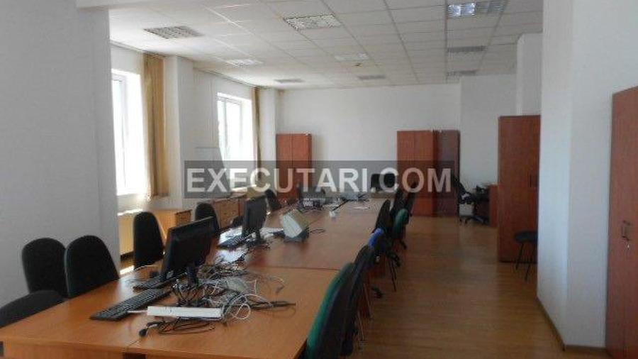 Spațiu comercial, de 5,500 mp, în Central