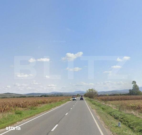 Teren de 6700 mp, în Pericei