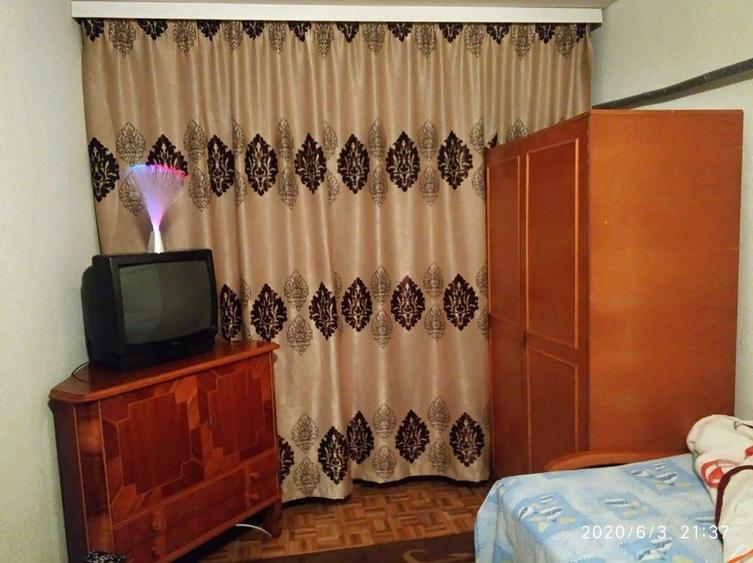 Apartament cu 3 camere semidecomandat în Rovine
