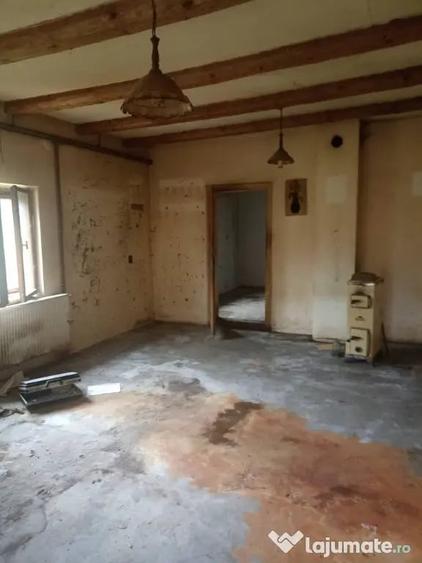 Casă cu 6 camere cu Teren 1000 Mp în Angheluș