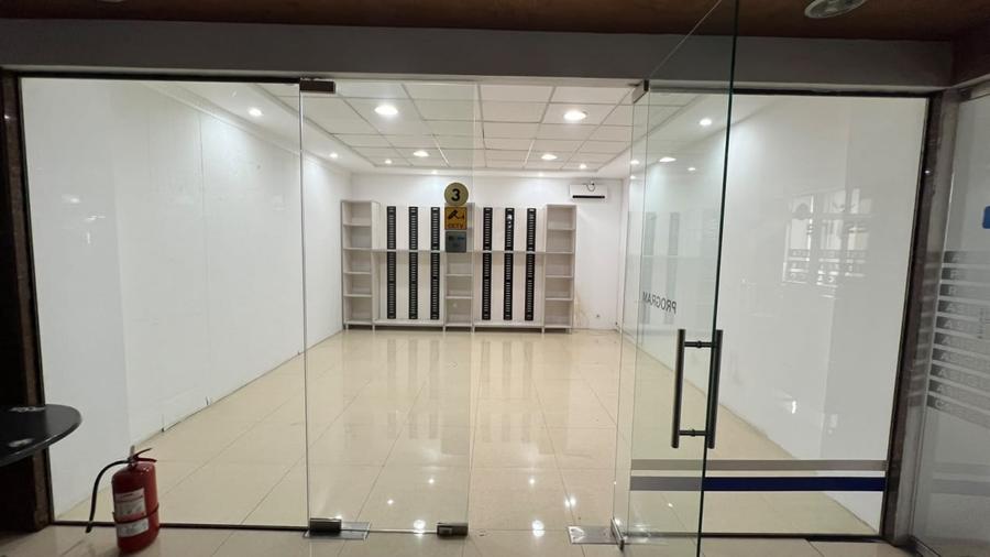 Spațiu comercial, de 25 mp, în Central
