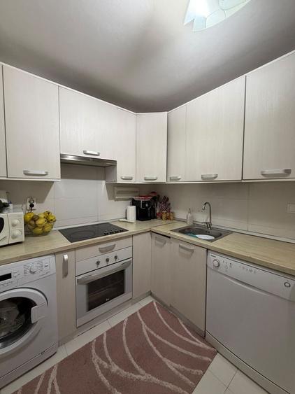 Apartament cu 3 camere decomandat, mobilat în Lipovei