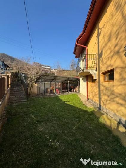 Casă cu 8 camere cu Teren 380 Mp în Griviței