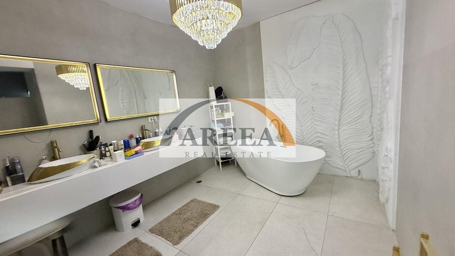 Casă individuală cu 7 camere cu Canalizare în Tunari