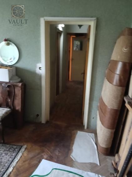 Apartament cu 3 camere semidecomandat în Titan