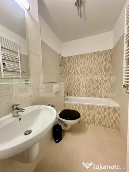 Apartament cu 3 camere semidecomandat în Central