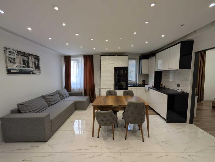 Apartament cu 3 camere semidecomandat în Florești