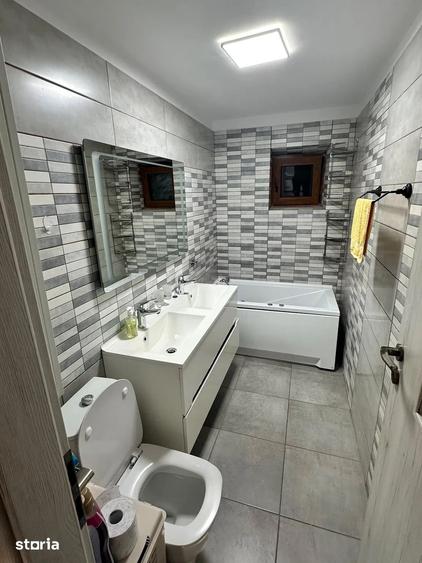 Apartament cu 4 camere decomandat, mobilat în Sebastian