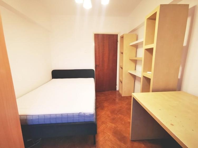 Apartament cu 3 camere decomandat în Lacul Tei