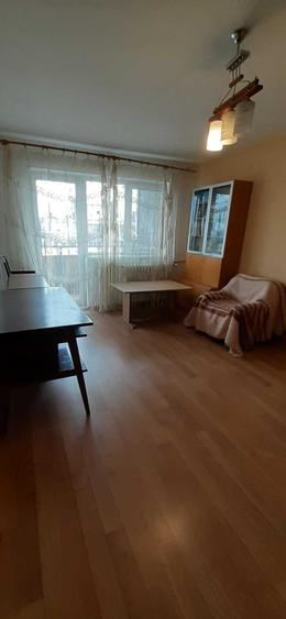 Apartament cu 3 camere decomandat în Gheorghe Doja
