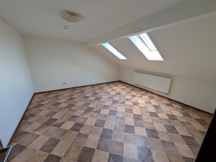 Casă individuală cu 5 camere cu Canalizare în Tunari