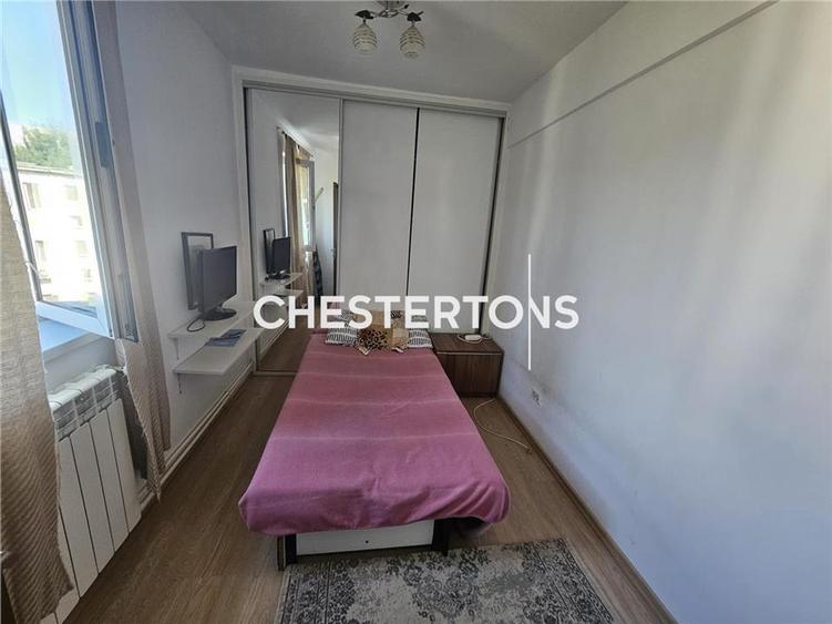 Apartament cu 3 camere semidecomandat în Brătianu