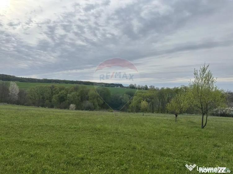 Teren în Oșlobeni