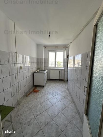 Apartament cu 3 camere decomandat în Viziru 3