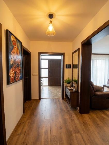 Casă individuală cu 6 camere cu Teren 300 Mp în Agigea
