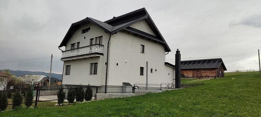 Casă cu 5 camere cu Teren 5800 Mp în Podu Coșnei