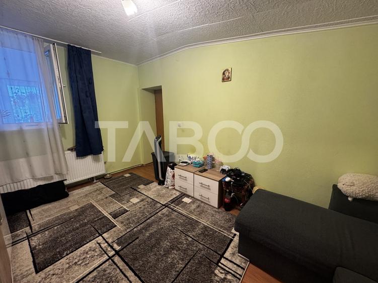 Apartament cu 3 camere decomandat, mobilat în Orașul de Jos