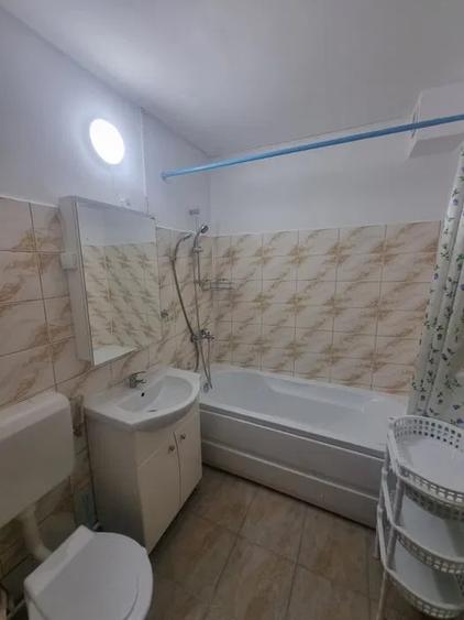 Apartament cu 2 camere semidecomandat, mobilat în Pajura
