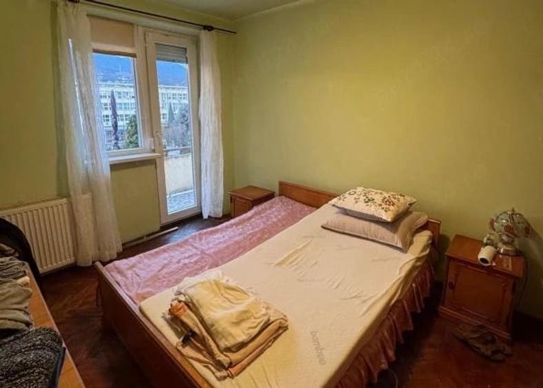 Apartament cu 3 camere semidecomandat în Ultracentral