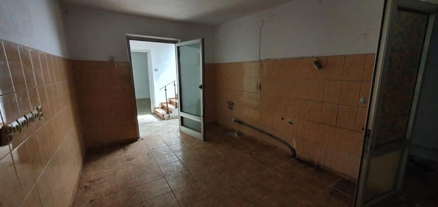 Casă cu 5 camere cu Teren 240 Mp în Nord