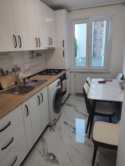 Apartament cu 2 camere circular, mobilat în Noua