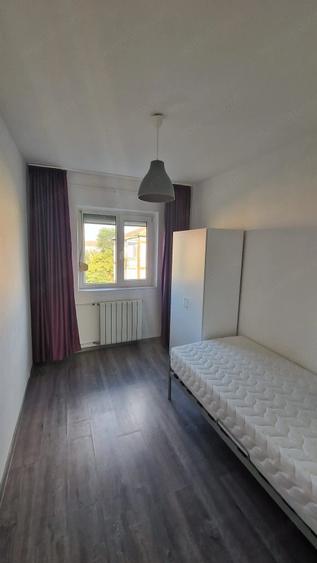 Apartament cu 3 camere decomandat în Girocului
