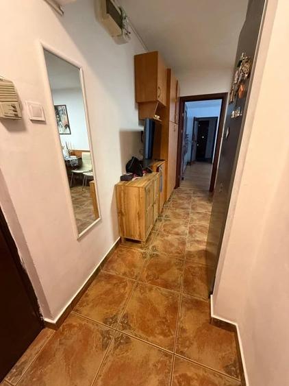 Apartament cu 3 camere semidecomandat în Brazda lui Novac