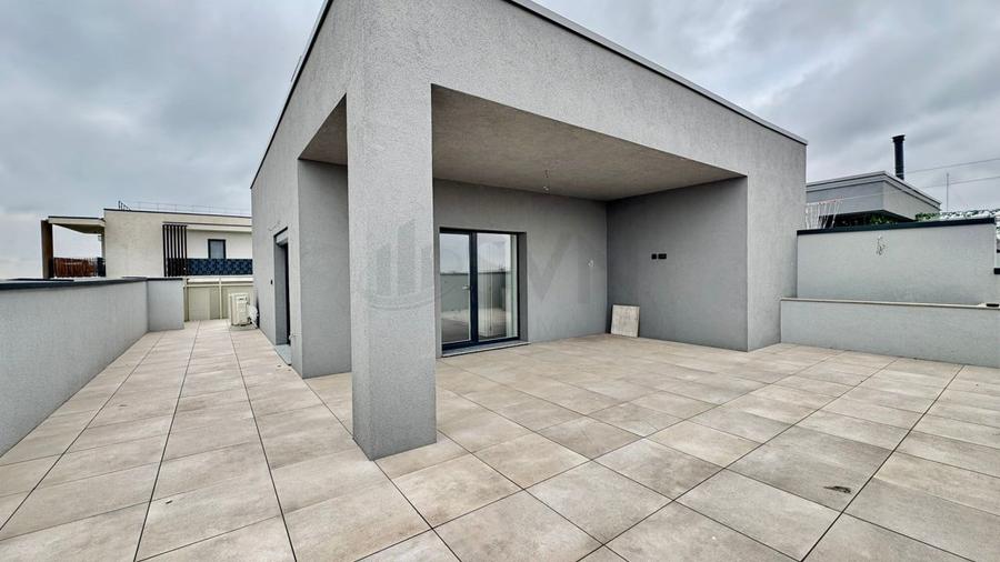 Apartament cu 4 camere decomandat în Basarabia