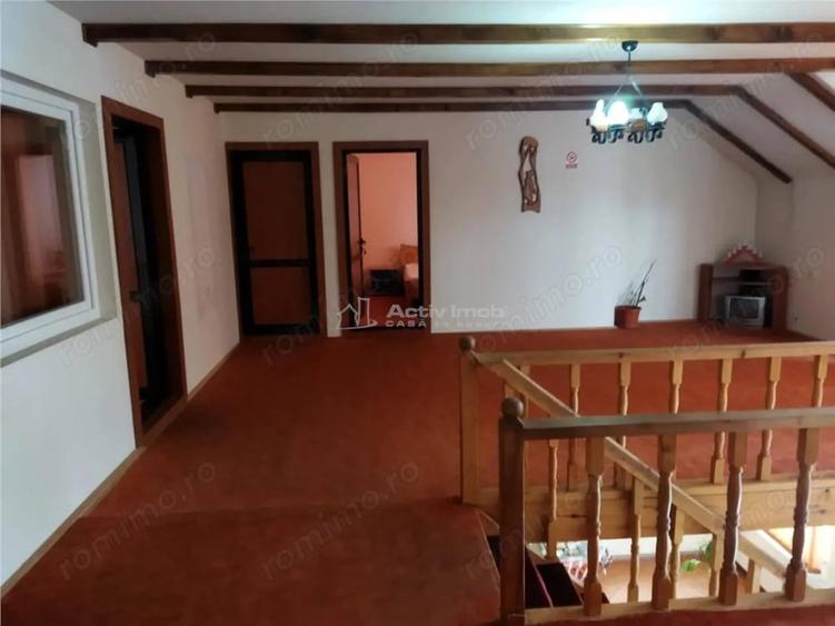 Casă cu 10 camere cu Teren 980 Mp în Central