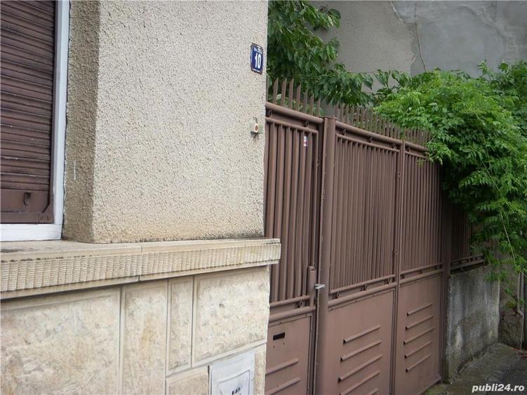 Casă cu 4 camere în Semicentral