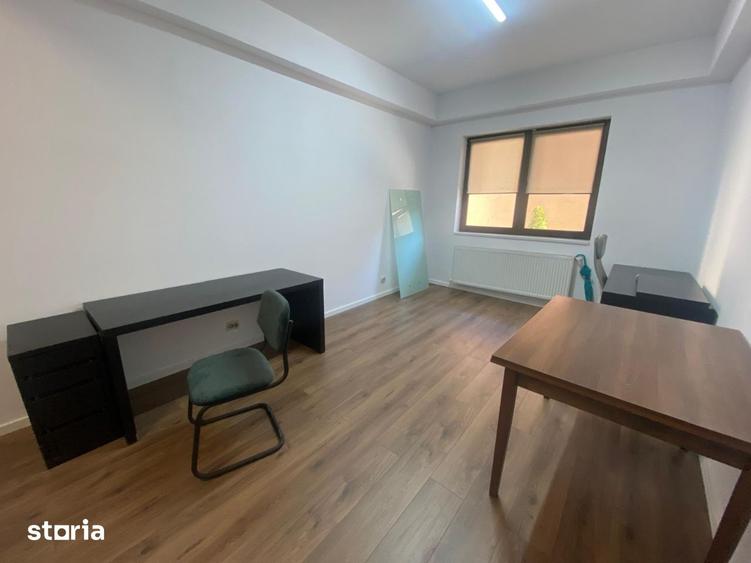 Casă cu 9 camere cu Teren 305 Mp în Colentina