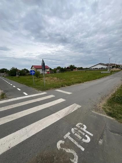 Proprietar, vand teren servicii P+2E+M langa drumul judetean - 1
