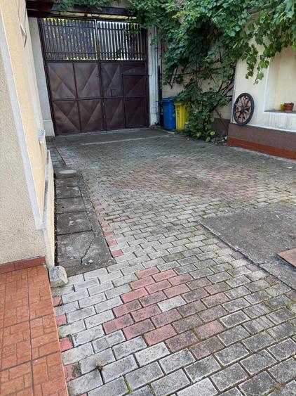 Casă individuală cu 6 camere cu Canalizare în Hărman