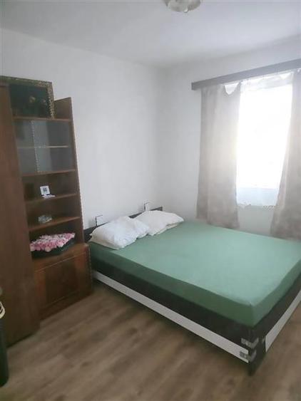 Apartament cu 2 camere semidecomandat, mobilat în Vlahuță