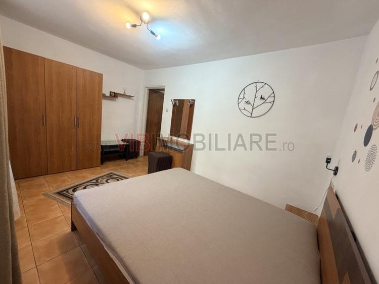 Apartament cu 3 camere semidecomandat în Colentina