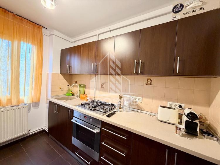 Apartament cu 3 camere semidecomandat, mobilat în Circumvalațiunii