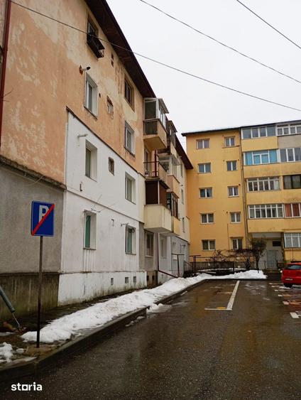 Apartament cu 2 camere decomandat în Moroieni