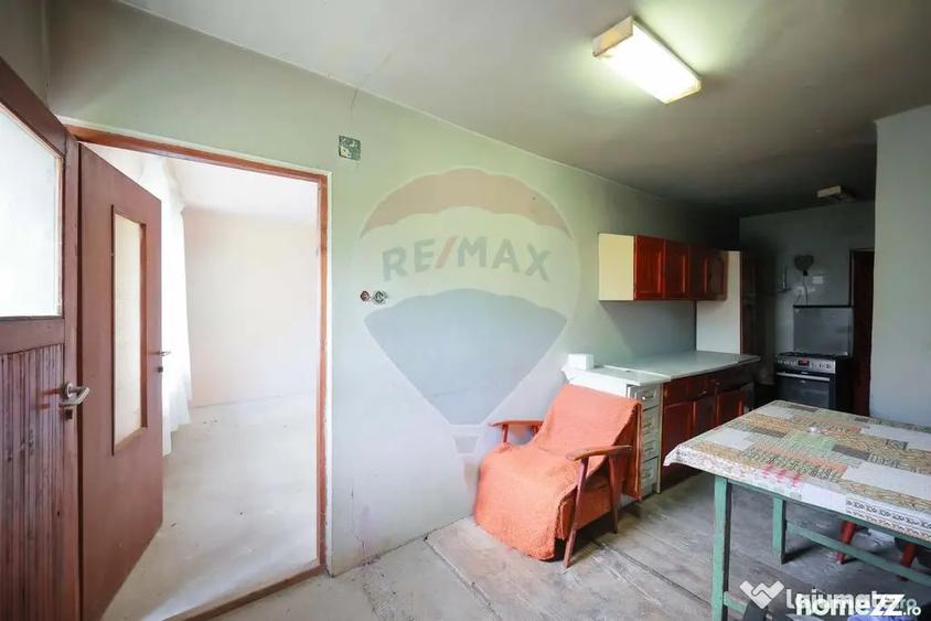 Casă cu 4 camere cu Teren 1425 Mp în Podgoria