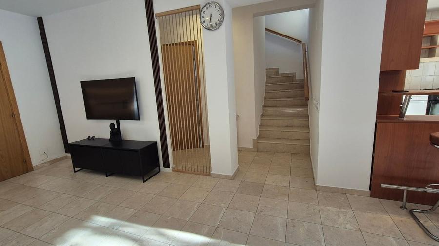 Duplex cu 5 camere cu Canalizare în Central