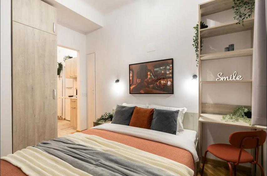 Apartament cu 3 camere semidecomandat în P-ța Romană