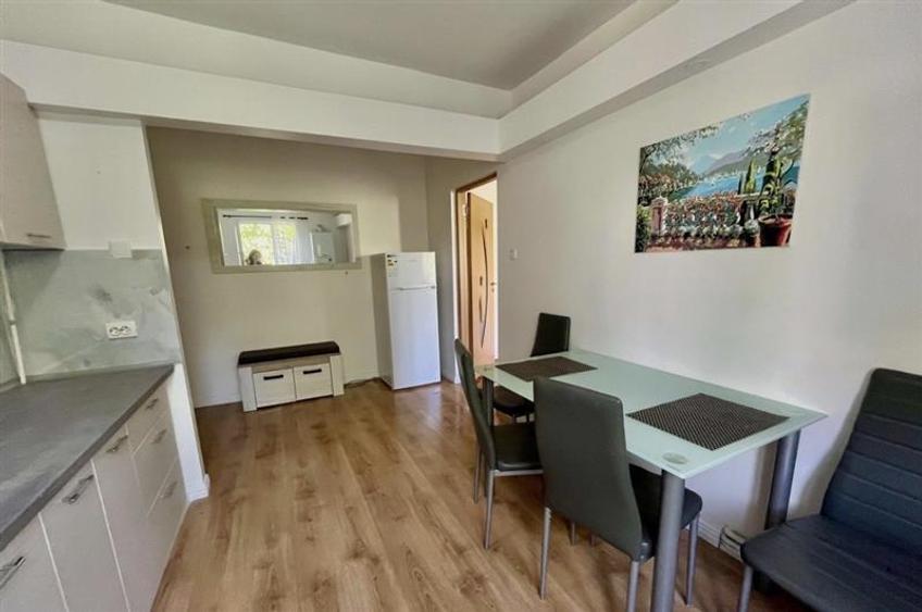 Apartament cu 3 camere semidecomandat, mobilat în Circumvalațiunii