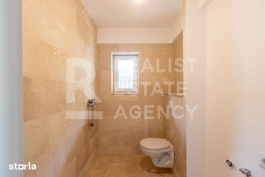 Casă cu 5 camere cu Teren 290 Mp în Central