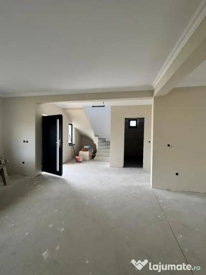 Casă cu 5 camere cu Teren 415 Mp în Central