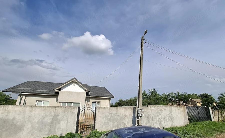 Casă cu Teren 4000 Mp în Redea