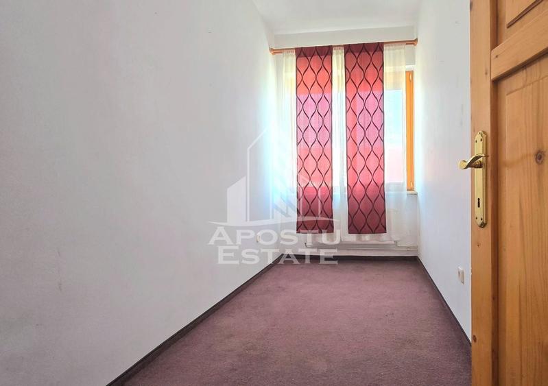 Apartament cu 4 camere semidecomandat în Vladimirescu