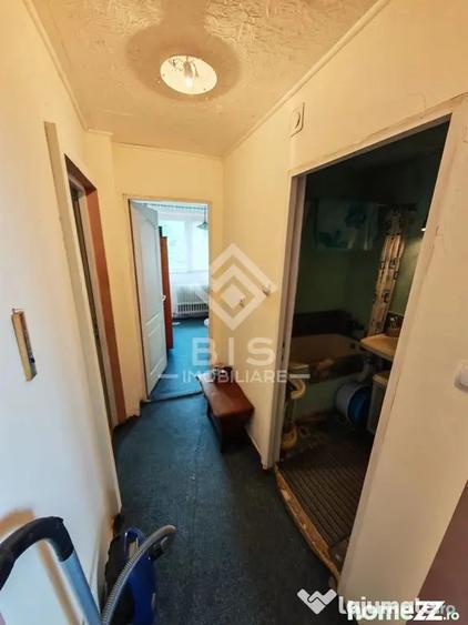 Apartament cu 3 camere semidecomandat în Decebal