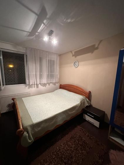 Apartament cu 3 camere decomandat în Sud