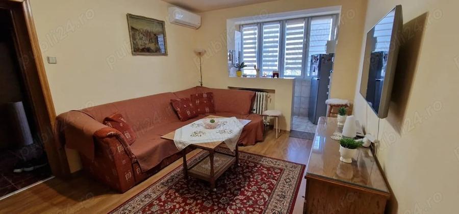 Apartament cu 3 camere semidecomandat în Rogerius