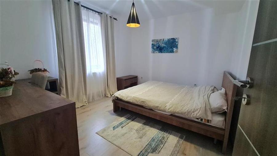 Apartament cu 2 camere semidecomandat, mobilat în 1 Mai